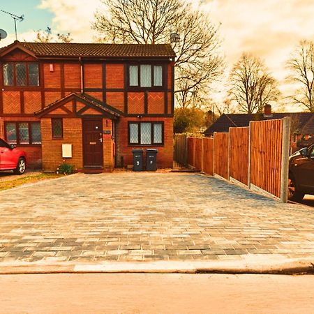 Modern Spark Home With Parking, Garden, Wi-Fi Birmingham Exterior foto